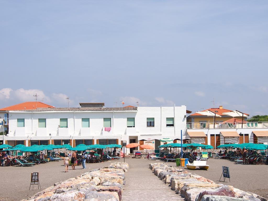 Hotel Aurora Marina di Cecina Exterior foto