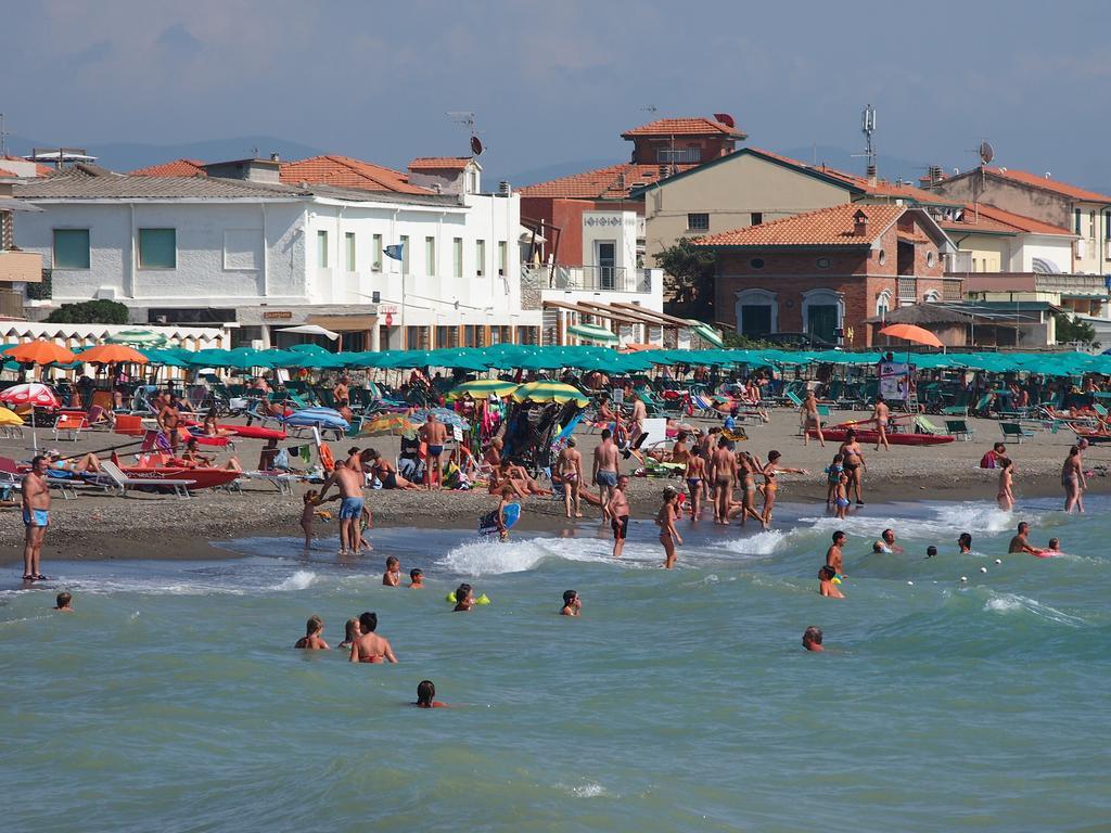 Hotel Aurora Marina di Cecina Exterior foto